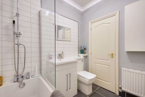 Main Bathroom- click for photo gallery